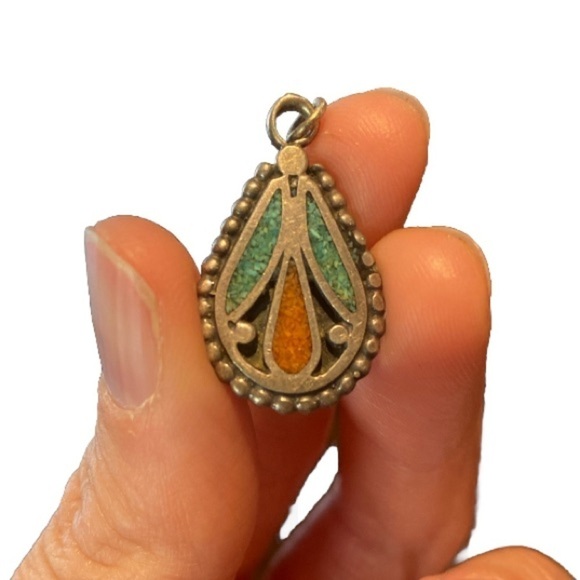 Vintage Other - Vintage sterling silver pendant with stone inlay